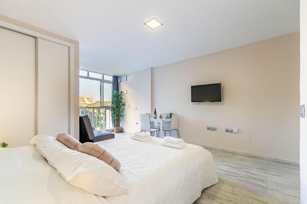 Sun Coast Benalmadena -- Superb Studio With 4 Pools, Gardens & Breakfast Extérieur photo