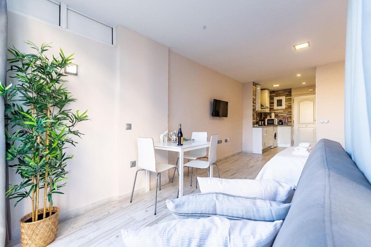 Sun Coast Benalmadena -- Superb Studio With 4 Pools, Gardens & Breakfast Extérieur photo